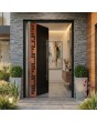 Porte pivotante en aluminium noir recouverte d'une feuille de cuivre avec des carrés découpés