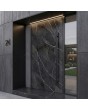 Porte battante en aluminium recouverte de quartz fritté Calacatta Black