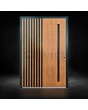 Porte pivotante en aluminium « chêne doré » avec des lamelles verticales noires en profilés d'aluminium