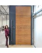 Porte d'entrée pivotante en aluminium avec décor en bois de chêne doré